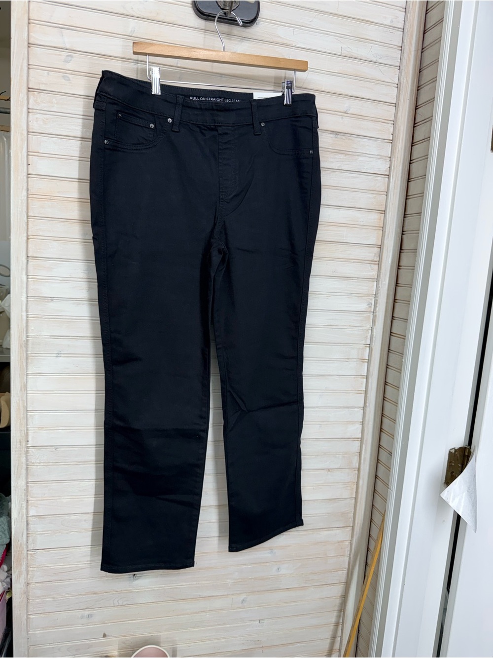 NWT Chico's 2.5R Women’s 14R Black Straight-Leg Pull-on Jeans